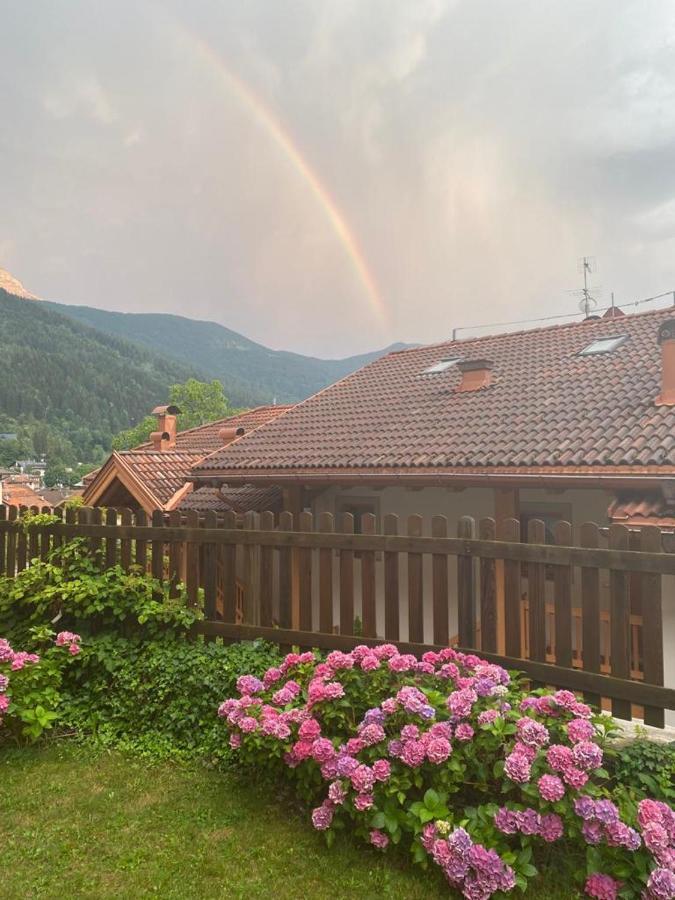 Le Balze Di Carisolo, Trilocale Con Giardino Appartement Buitenkant foto